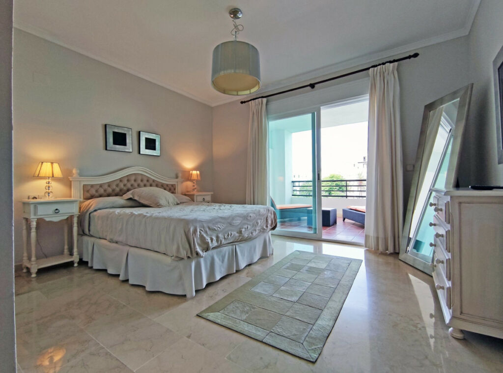 Middle Floor Apartment Puerto Banús Málaga - image 37
