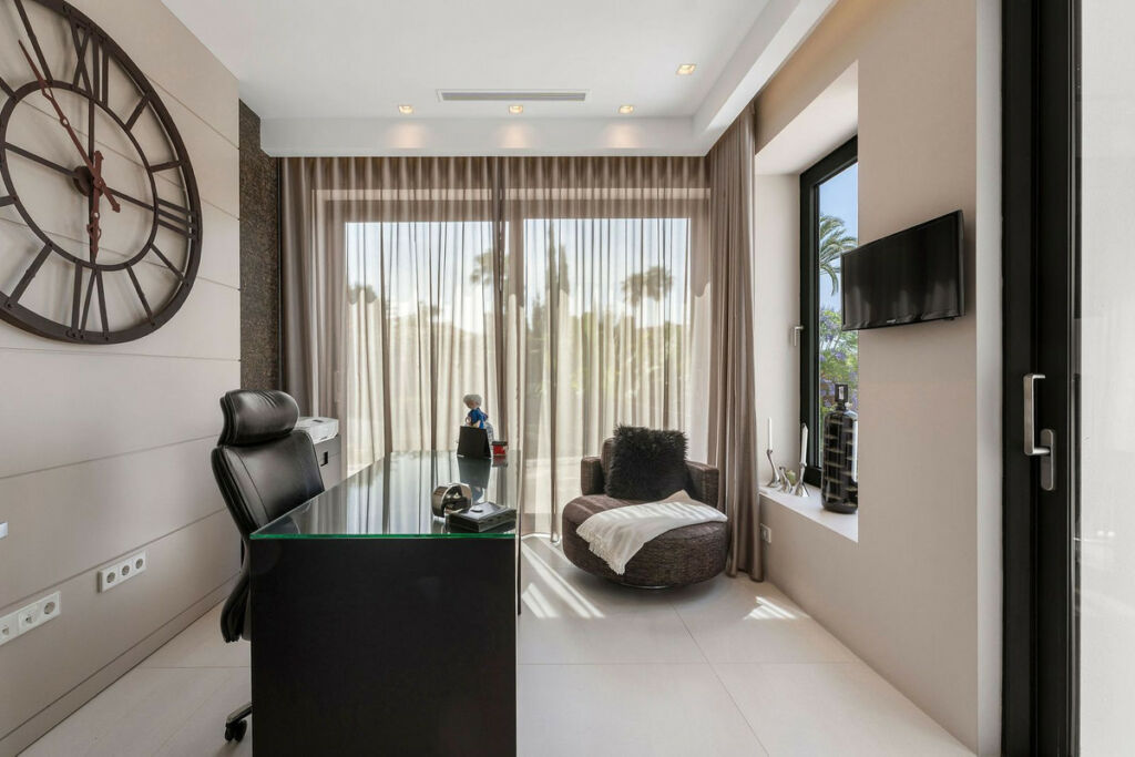 Detached Villa Nagüeles Málaga - image 37