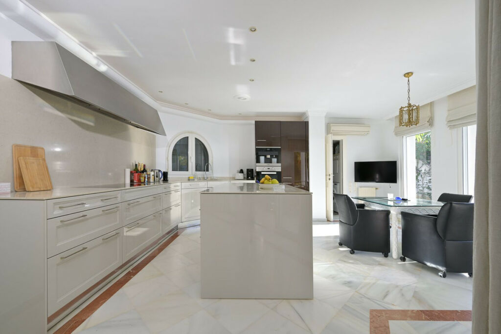 Detached Villa Marbesa Málaga - image 37