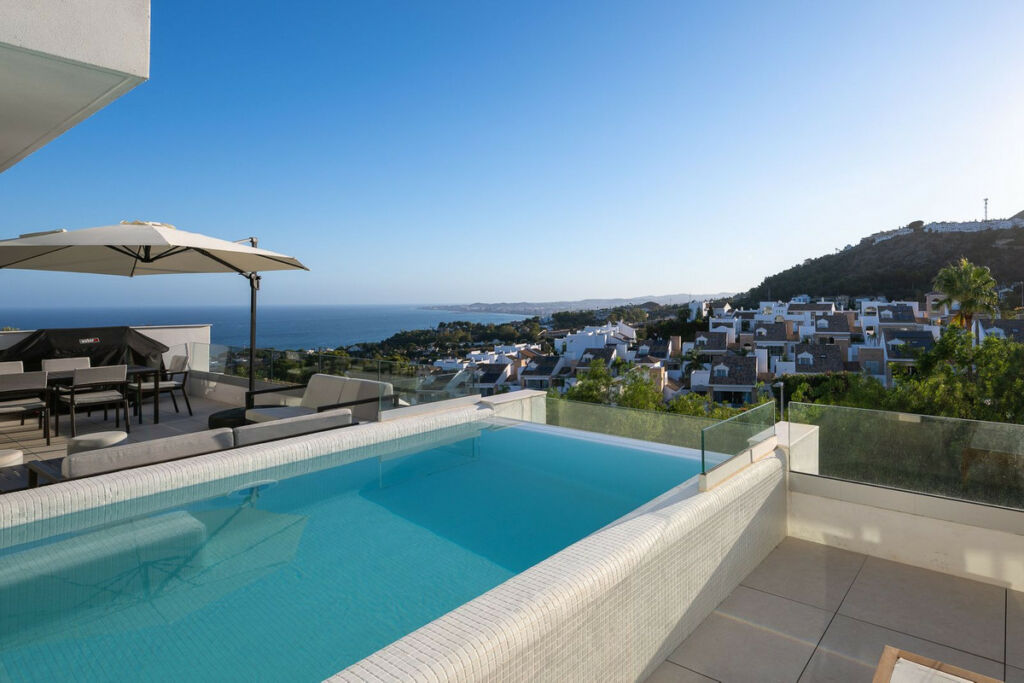 Detached Villa Benalmadena Pueblo Málaga - image 32