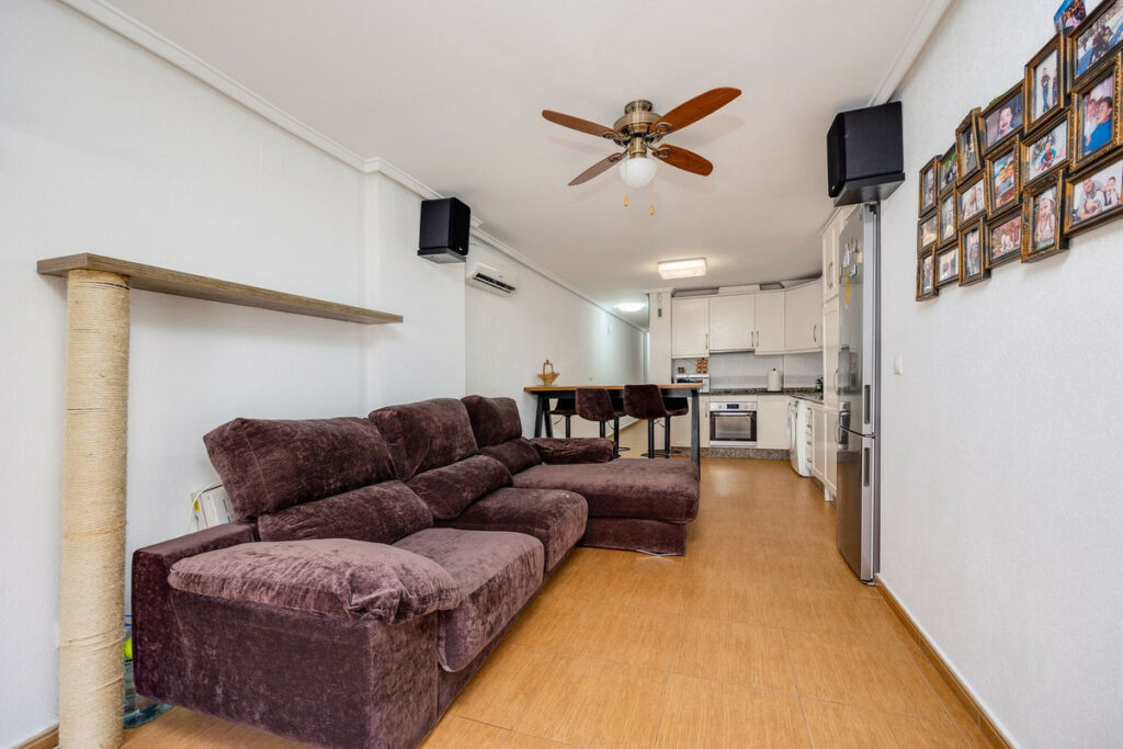 Middle Floor Apartment Torrevieja Alicante - image 37