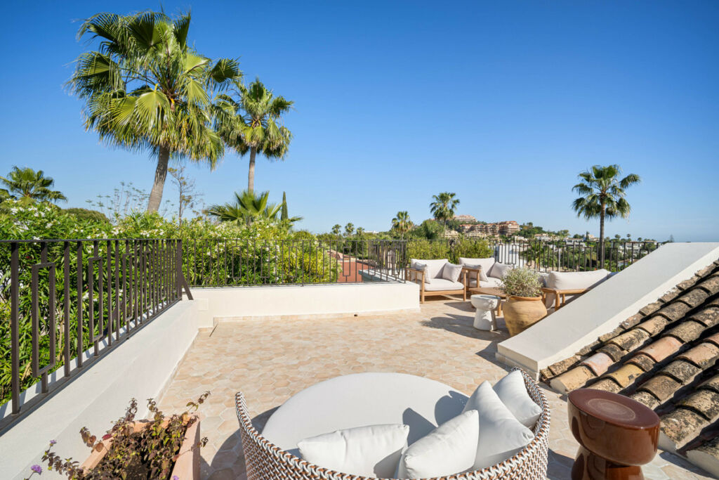 Detached Villa Nueva Andalucía Málaga - image 37