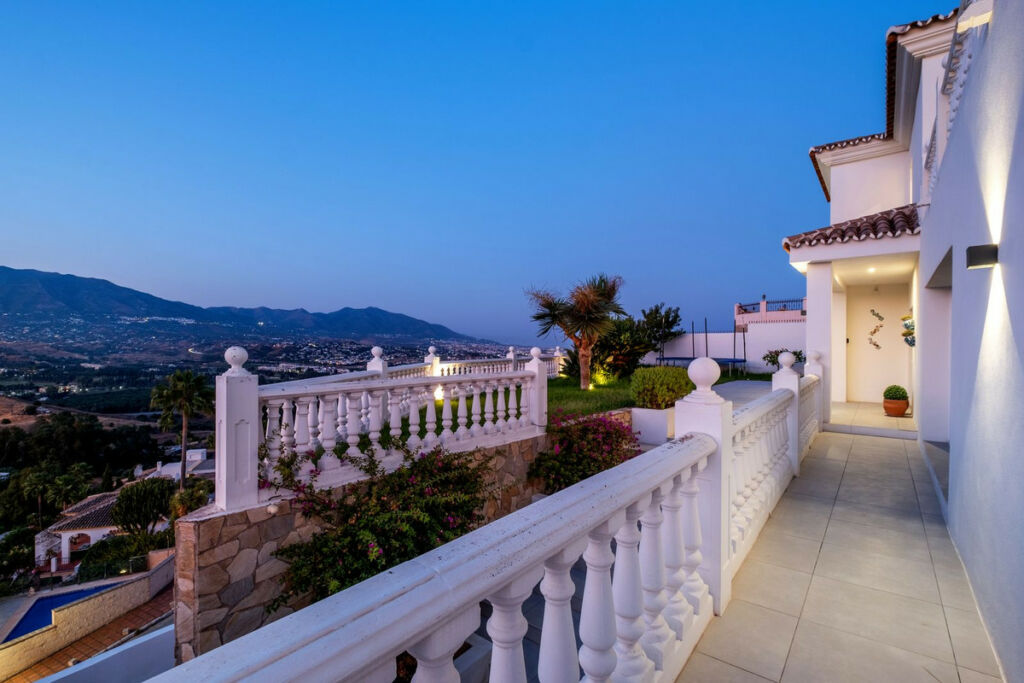 Detached Villa Cerros del Aguila Málaga - image 37