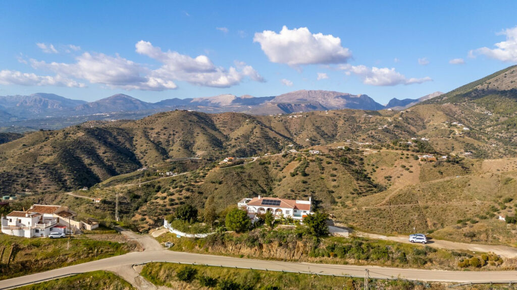 Detached Villa La Viñuela Málaga - image 37
