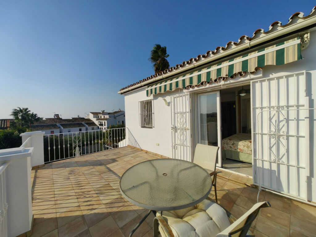 Detached Villa Estepona Málaga - image 37