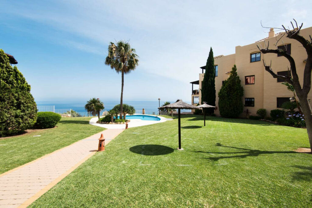 Middle Floor Apartment Benalmadena Málaga - image 37