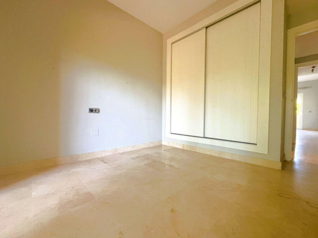 Middle Floor Apartment Estepona Málaga - image 37