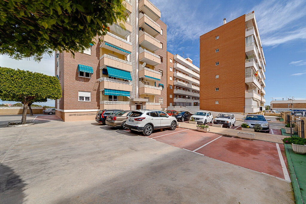 Middle Floor Apartment Punta Prima Alicante - image 37