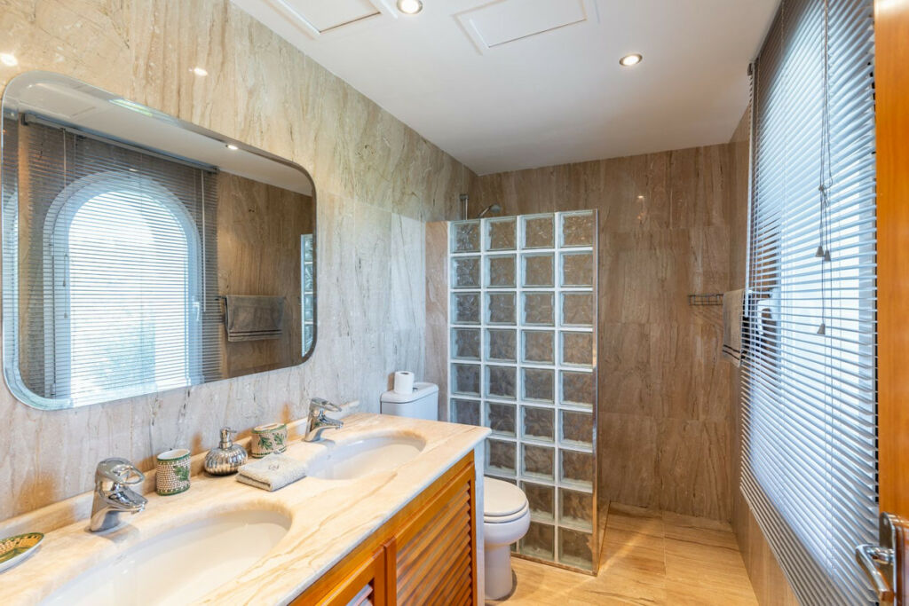 Detached Villa Benahavís Málaga - image 37