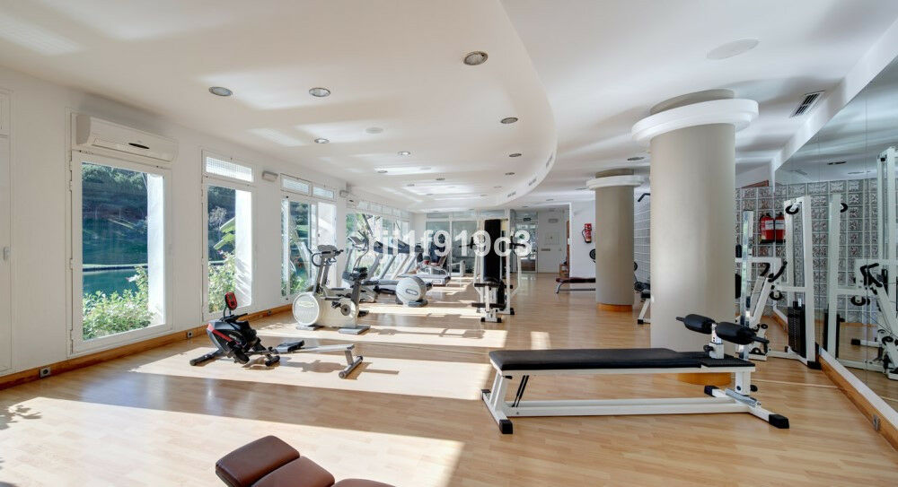Middle Floor Apartment Elviria Málaga - image 37