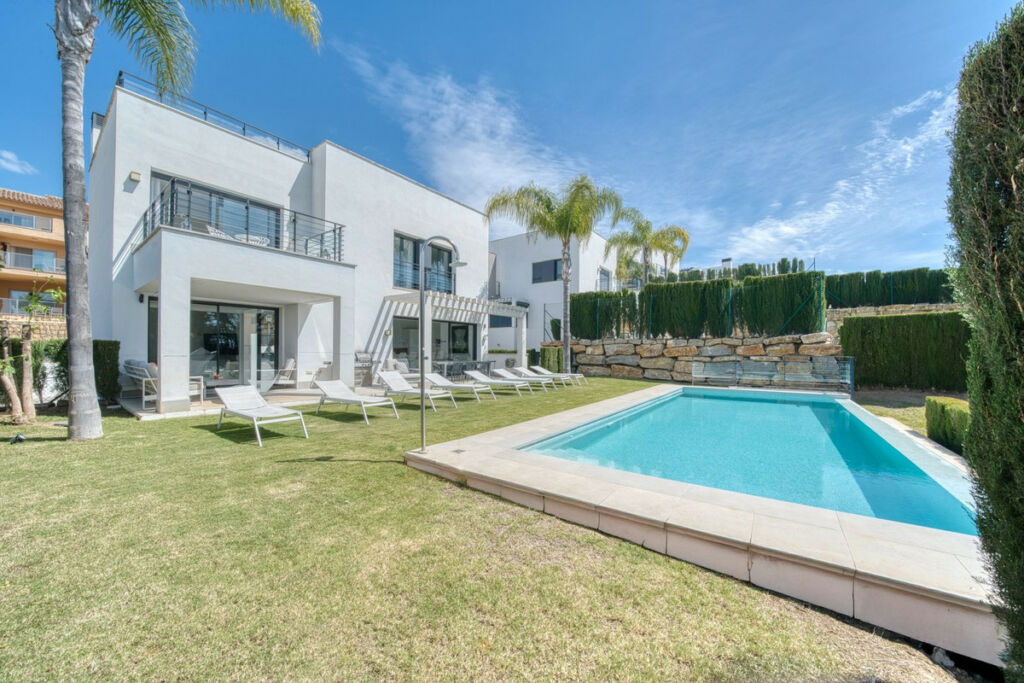Detached Villa Estepona Málaga - image 37