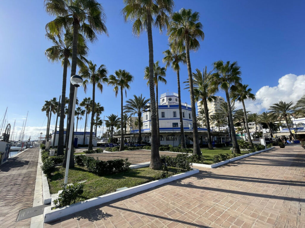 Middle Floor Apartment Estepona Málaga - image 37