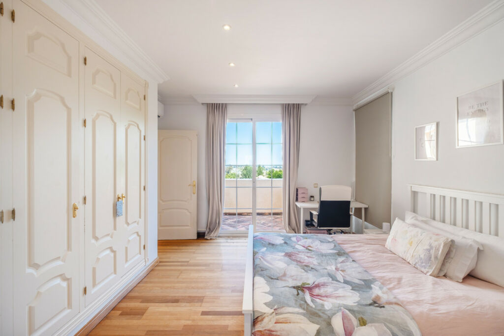 Detached Villa Benahavís Málaga - image 37