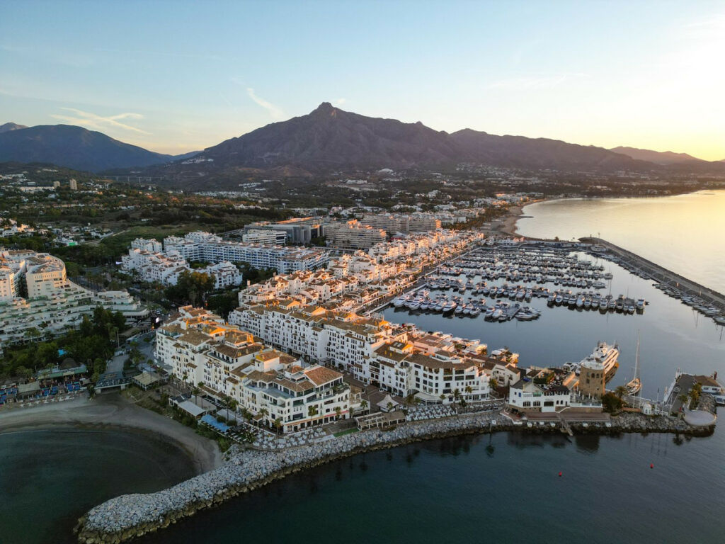 Middle Floor Apartment Puerto Banús Málaga - image 37
