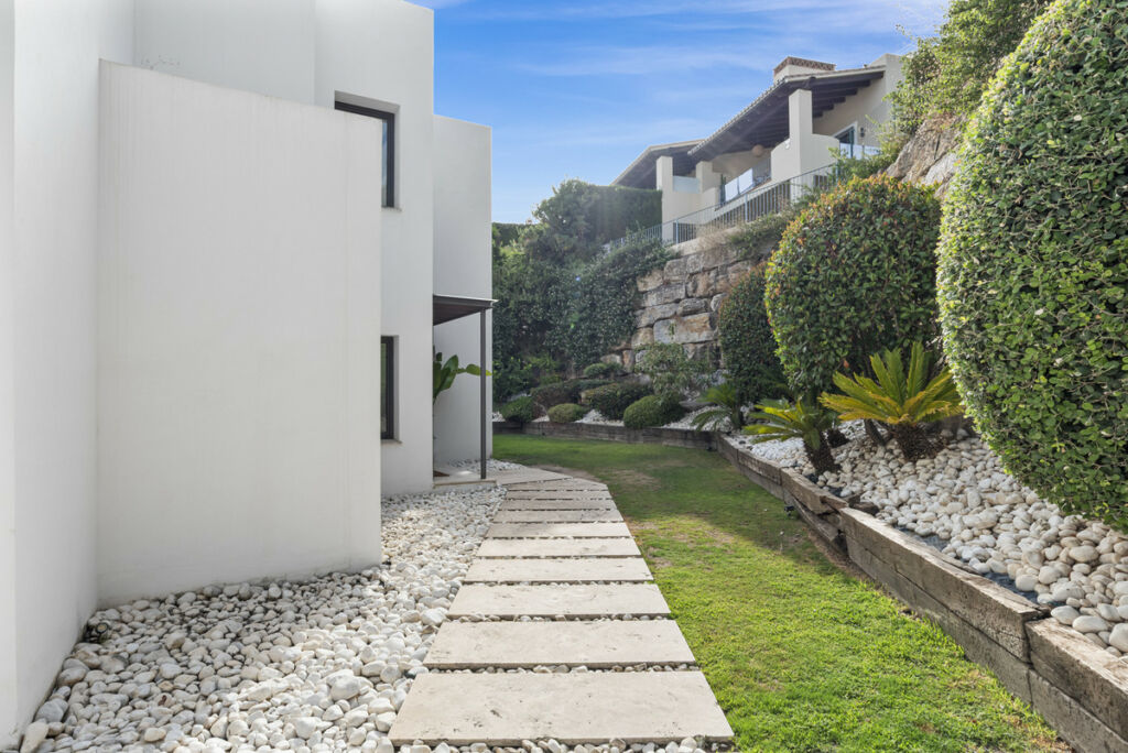 Detached Villa Benahavís Málaga - image 37