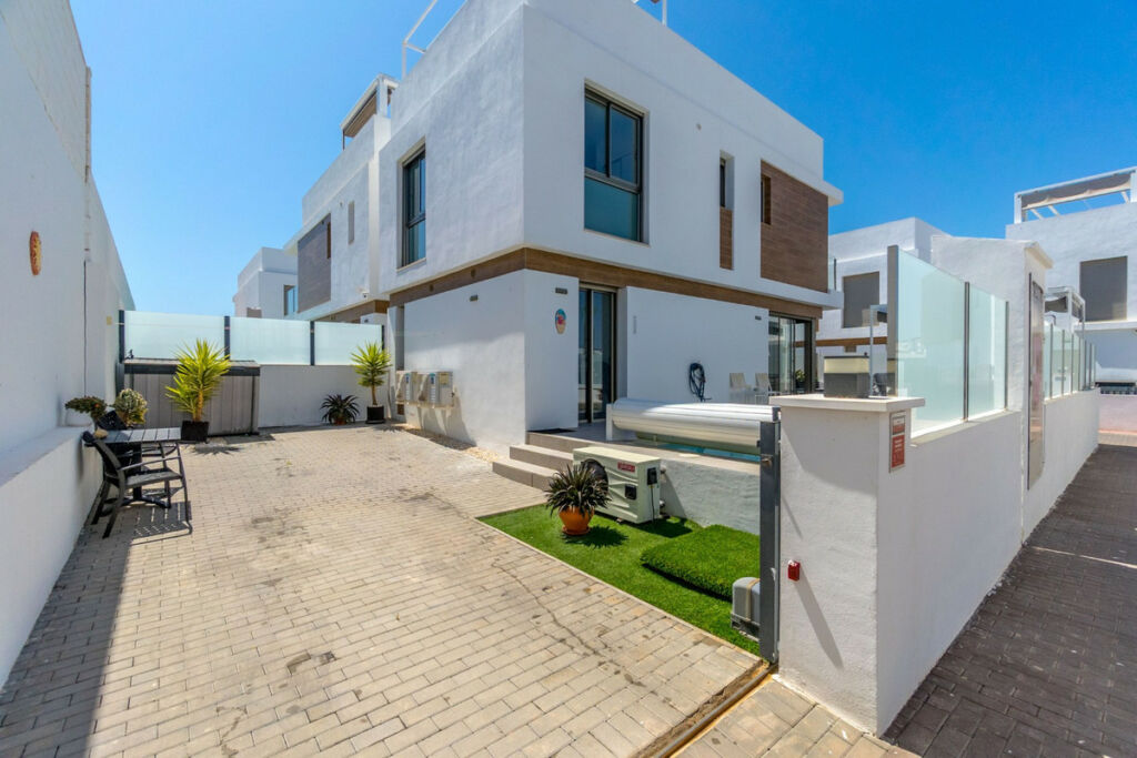 Detached Villa Villamartin Alicante - image 37