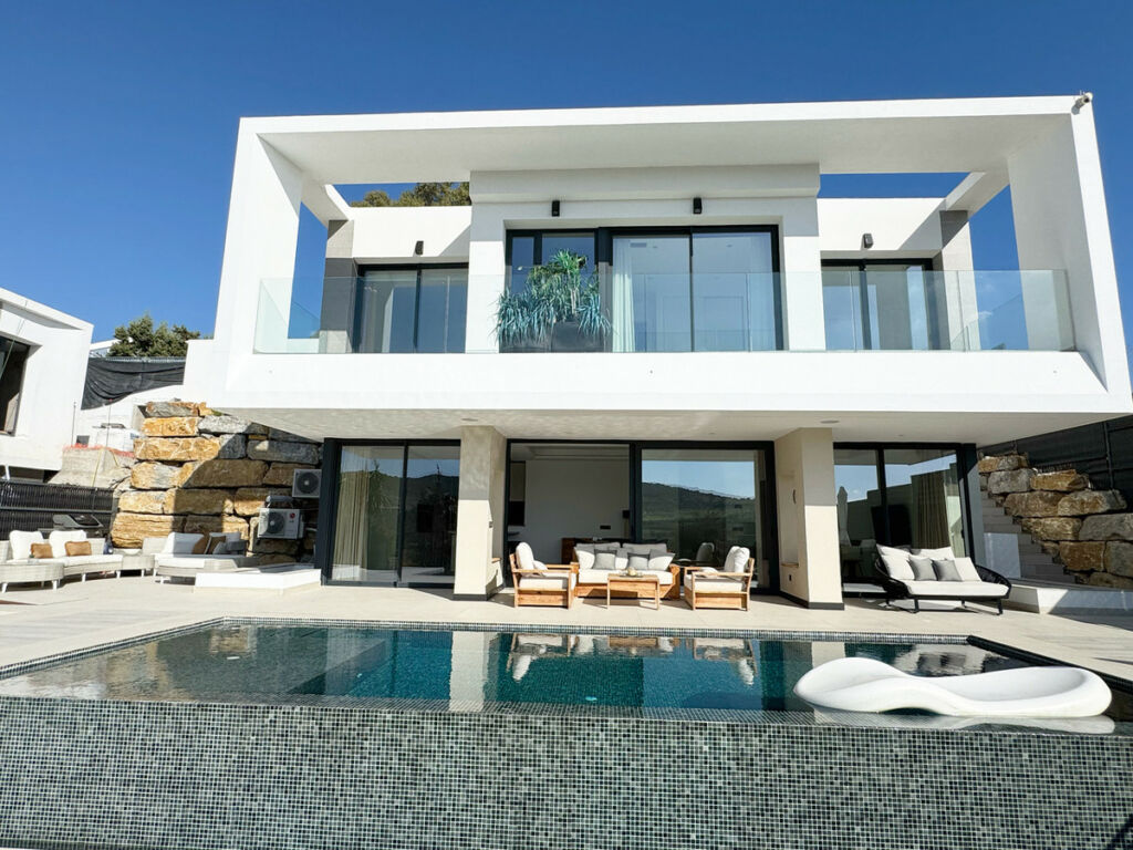 Detached Villa Estepona Málaga - image 37