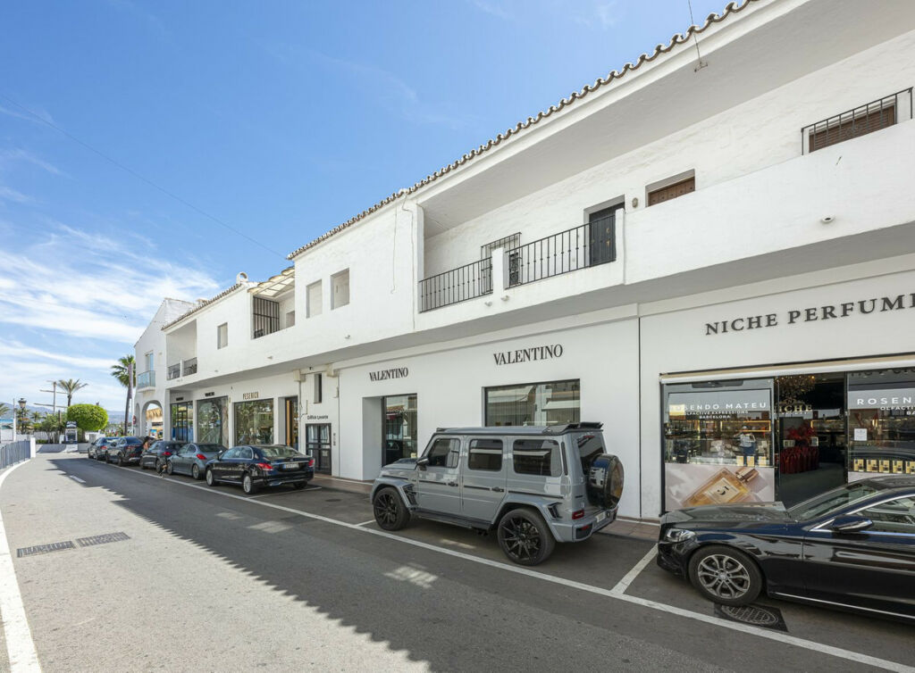 Top Floor Apartment Puerto Banús Málaga - image 38