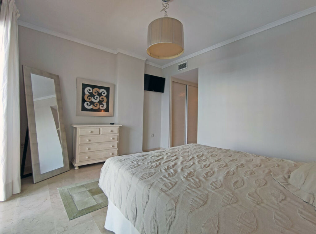 Middle Floor Apartment Puerto Banús Málaga - image 38