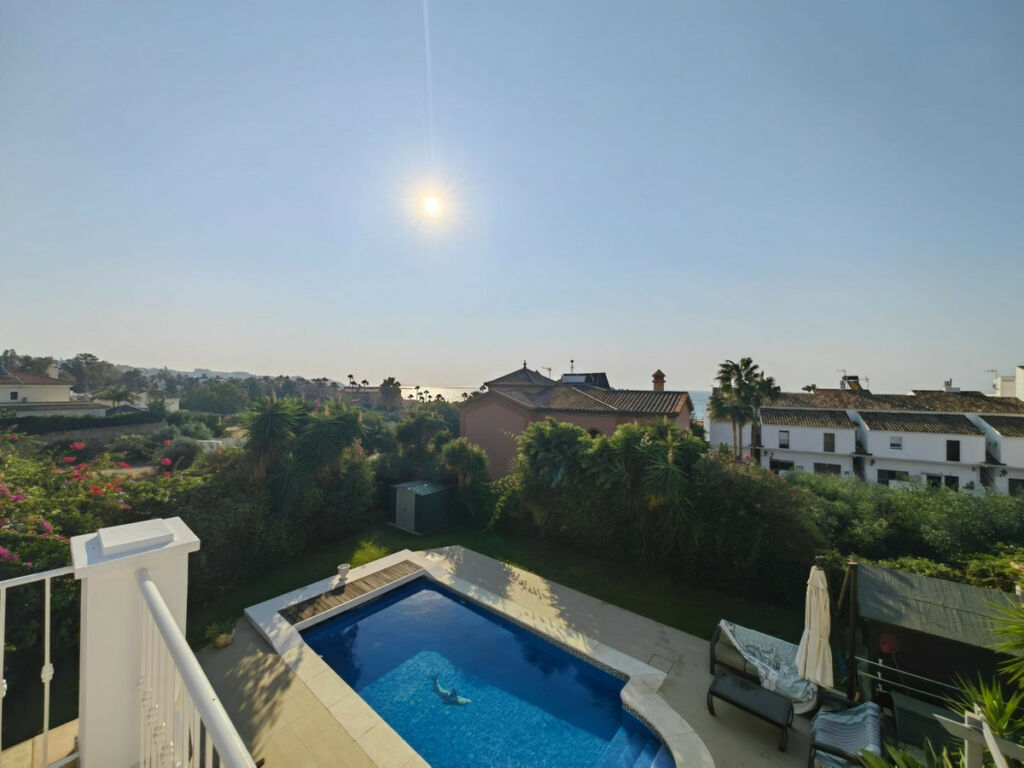 Detached Villa Estepona Málaga - image 38