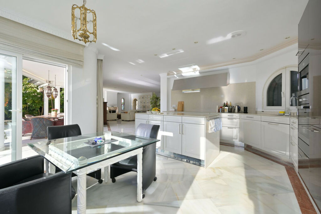 Detached Villa Marbesa Málaga - image 38