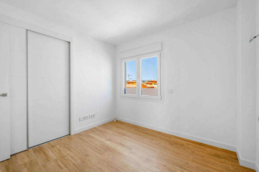 Middle Floor Apartment Punta Prima Alicante - image 38