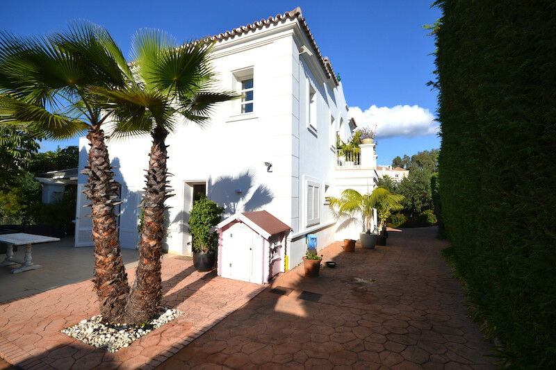 Detached Villa Nueva Andalucía Málaga - image 38
