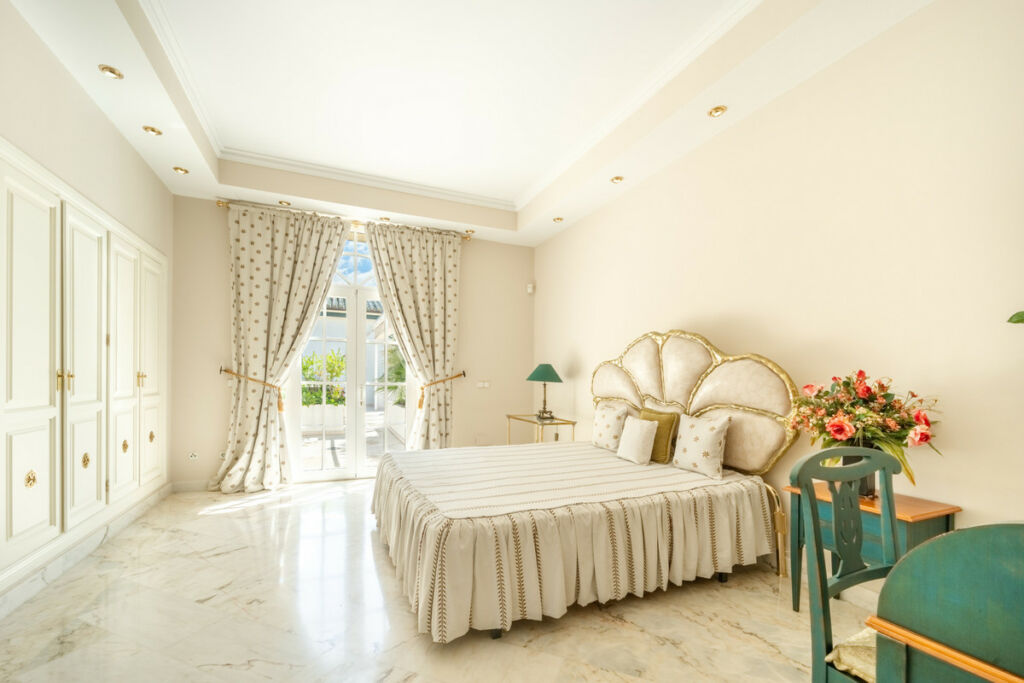 Detached Villa The Golden Mile Málaga - image 38