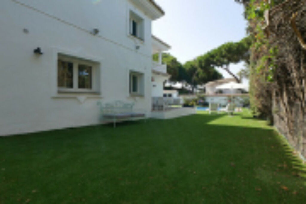 Detached Villa Cabopino Málaga - image 38