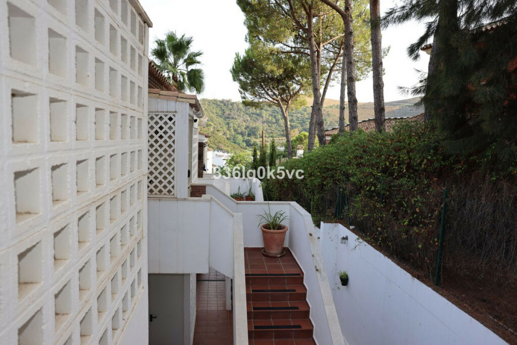 Top Floor Apartment Benahavís Málaga - image 38