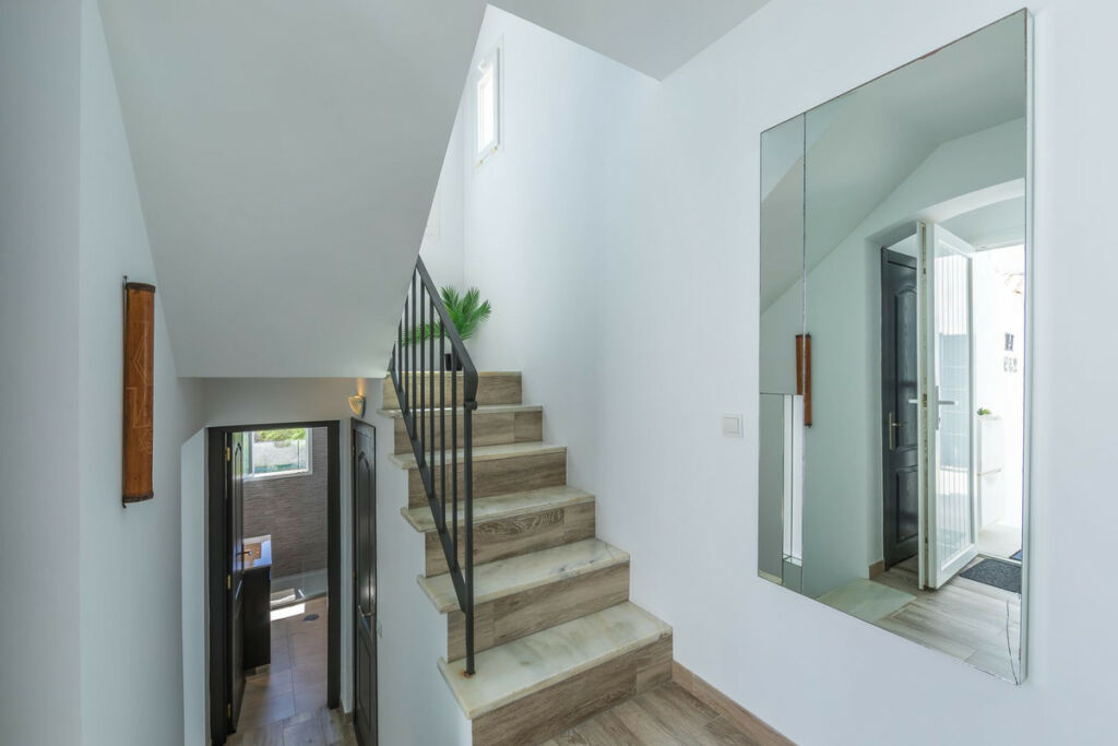 Detached Villa Estepona Málaga - image 38