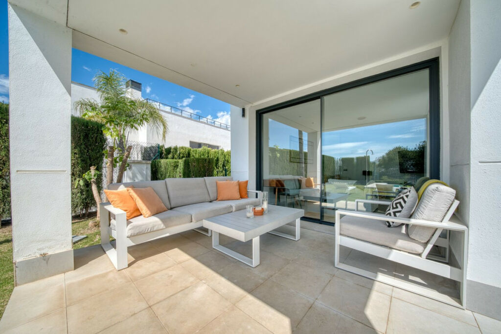 Detached Villa Estepona Málaga - image 38