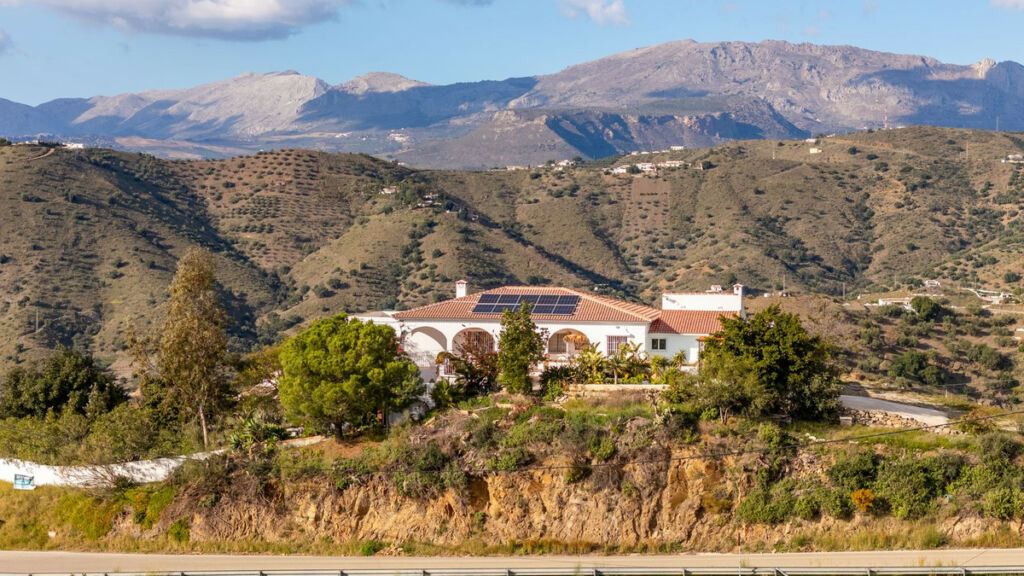 Detached Villa La Viñuela Málaga - image 38