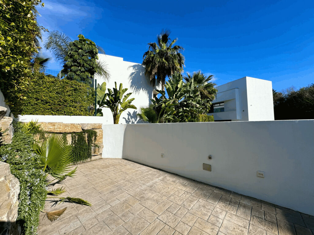 Detached Villa Estepona Málaga - image 38