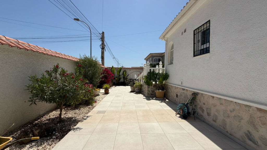 Detached Villa Torrevieja Alicante - image 38