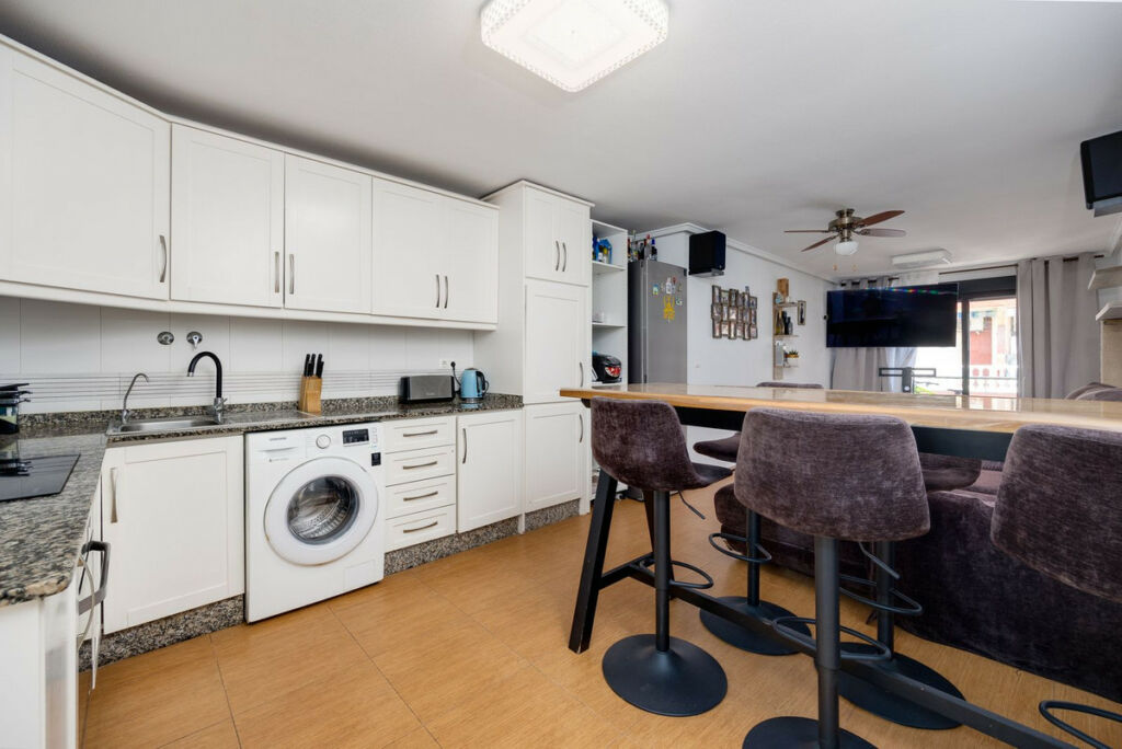 Middle Floor Apartment Torrevieja Alicante