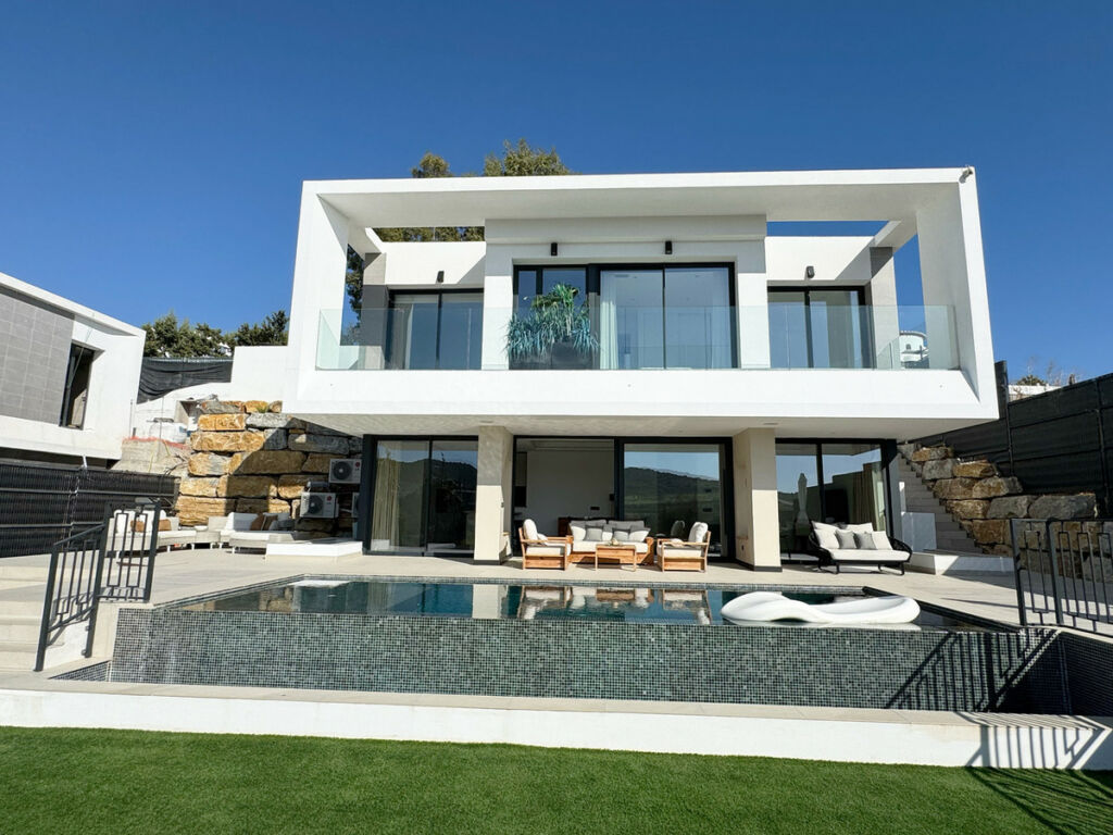 Detached Villa Estepona Málaga - image 38