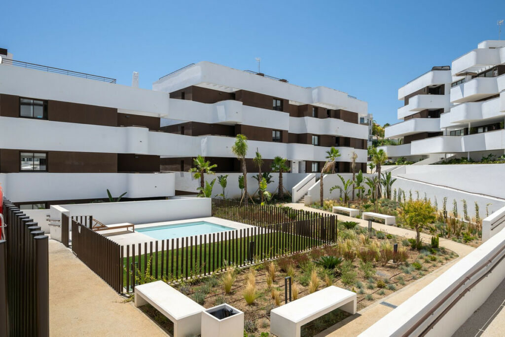 Middle Floor Apartment Estepona Málaga - image 38