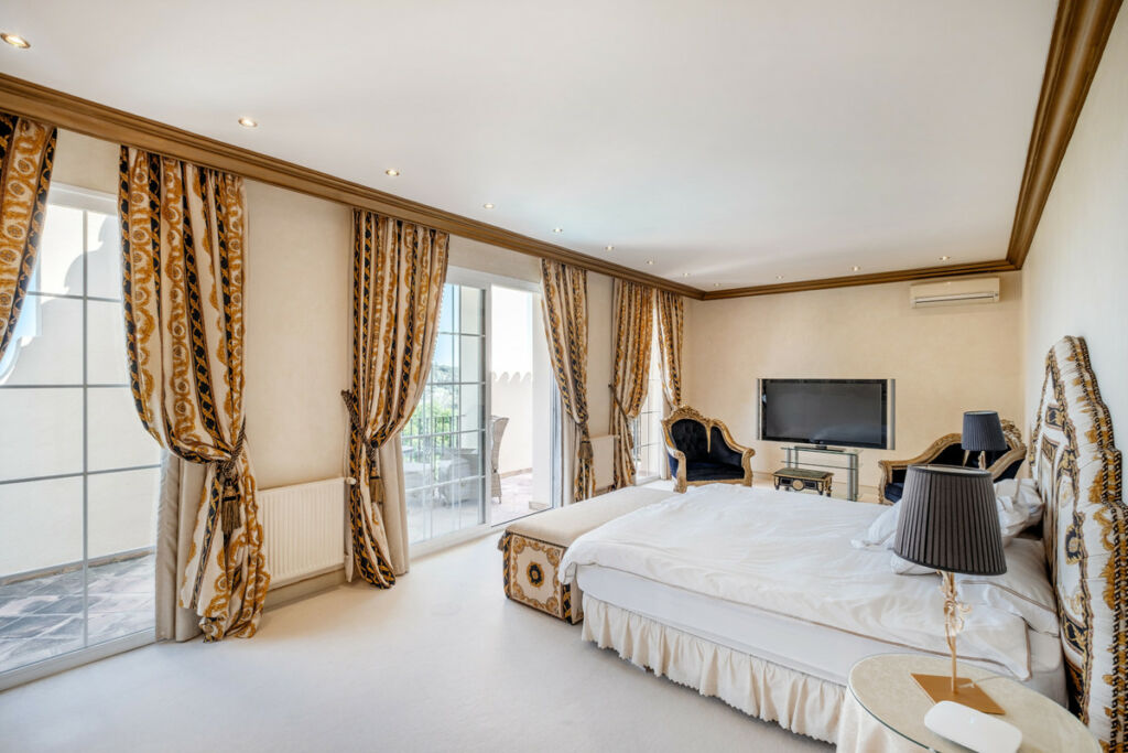Detached Villa Benahavís Málaga - image 38