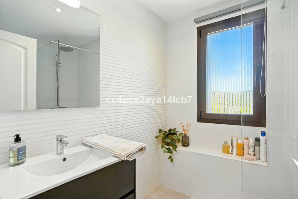 Detached Villa Estepona Málaga - image 39