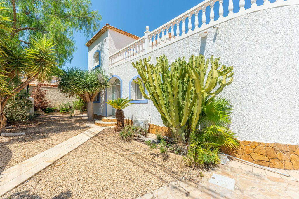 Detached Villa El Campello Alicante - image 39