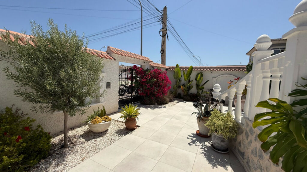 Detached Villa Torrevieja Alicante - image 39