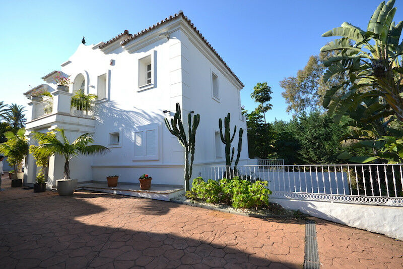 Detached Villa Nueva Andalucía Málaga - image 39