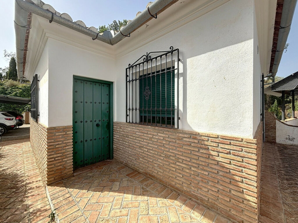 Detached Villa La Viñuela Málaga - image 39
