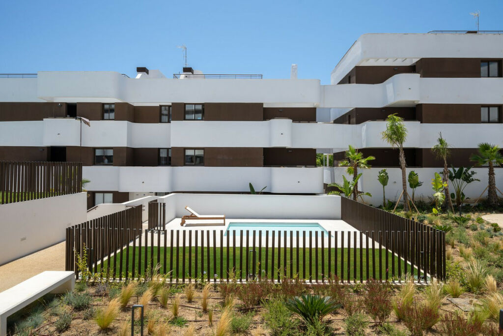 Middle Floor Apartment Estepona Málaga - image 39