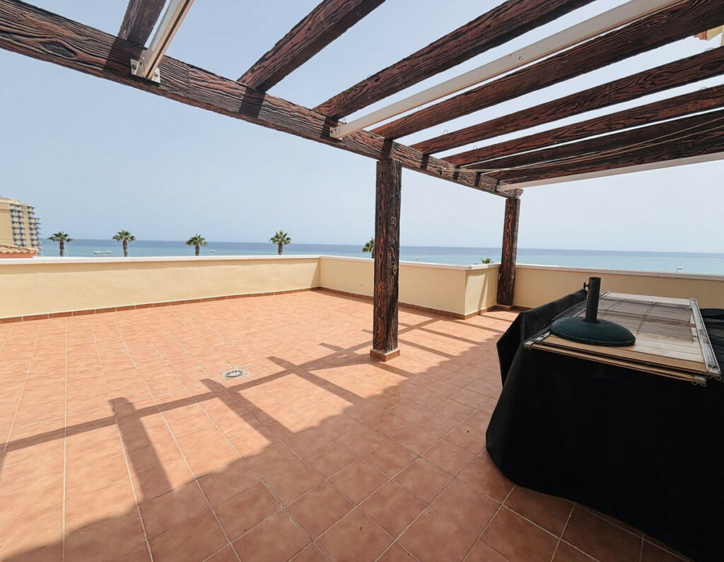 Middle Floor Apartment Benalmadena Málaga - image 4