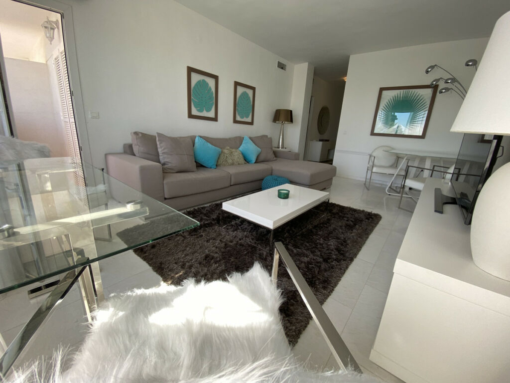 Middle Floor Apartment Puerto Banús Málaga - image 4