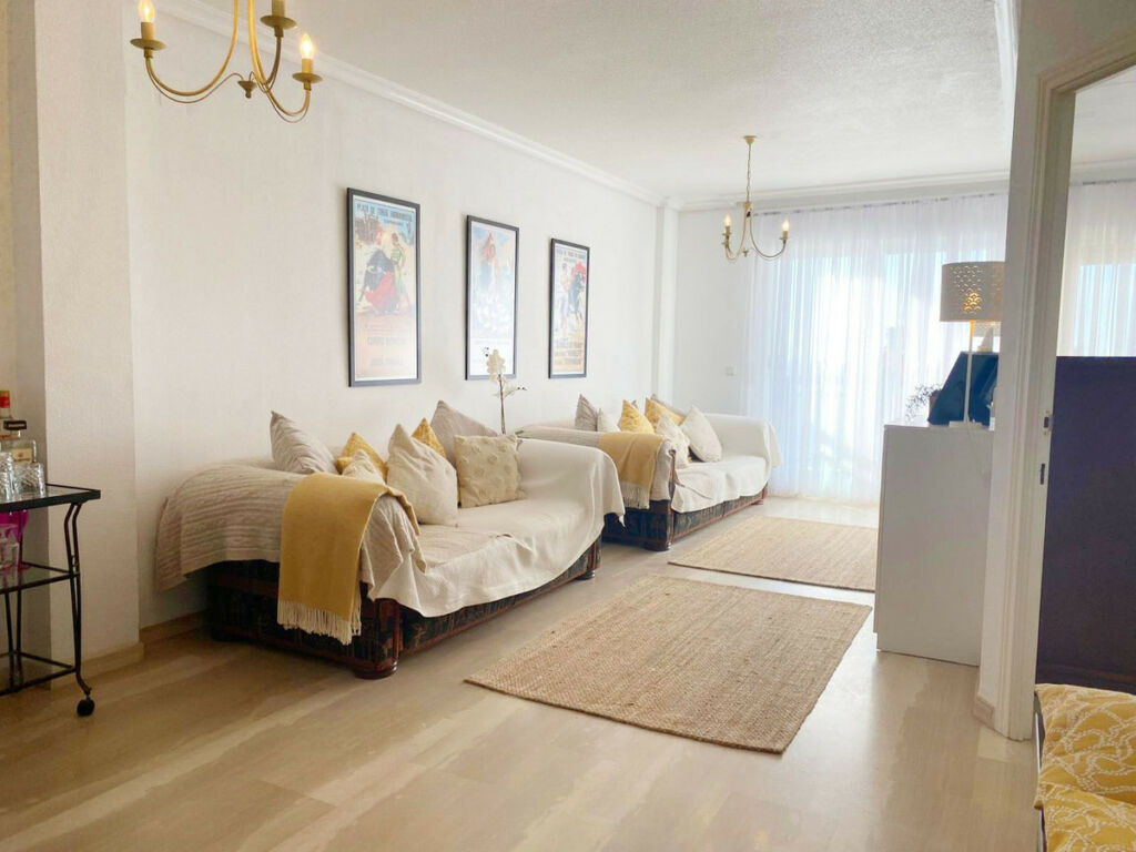 Middle Floor Apartment Carvajal Málaga - image 4