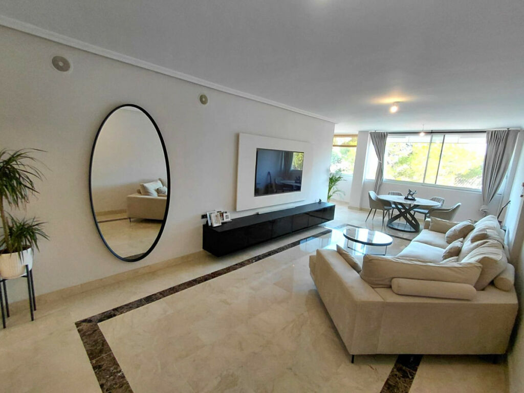 Middle Floor Apartment Marbella Málaga - image 4