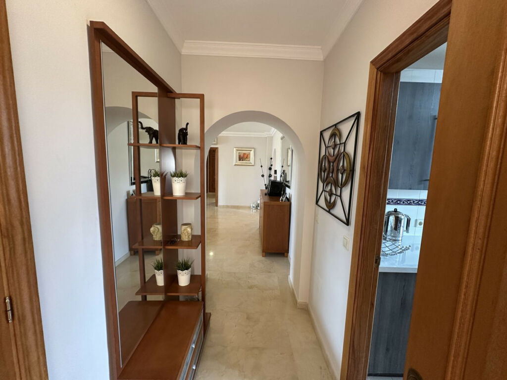 Middle Floor Apartment La Cala Hills Málaga - image 4